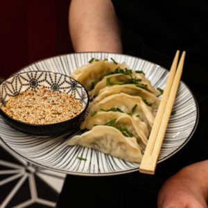 GYOZA Z WIEPRZOWINĄ